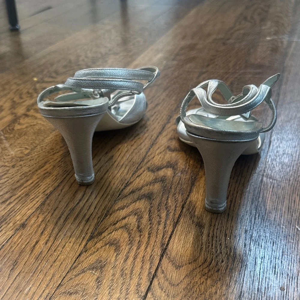Elegant Silver Strappy Sandals - Picture 4 of 5
